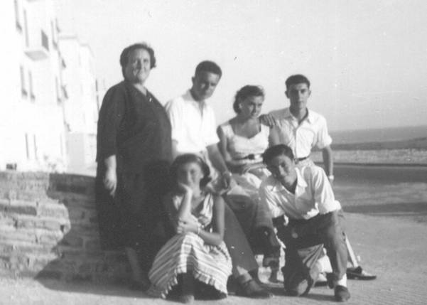 Foto familiar en C�diz, a�o 1.957.