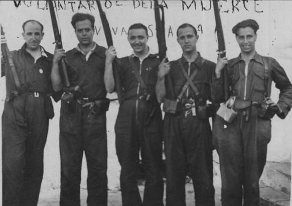 Con sus compa�eros en la Guerra Civil a�o 1936. Segundo por la derecha.