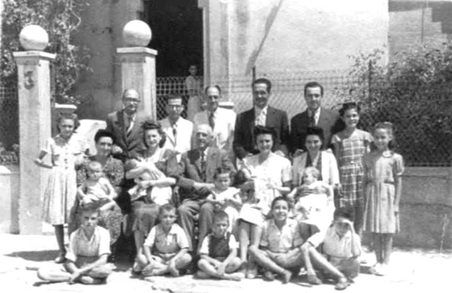 Foto familiar en Cartagena, a�o 1.946.