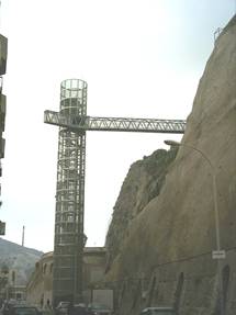 Ascensor al Parque Torres desde la calle Gisbert