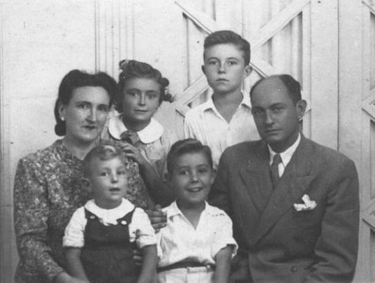 Foto familiar en el a�o 1.944 en Cartagena.