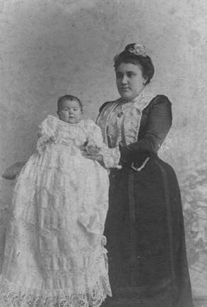 De tres meses con su t�a Virtudes.