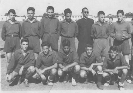 En el a�o 1.955. Equipo de f�tbol en Puerto Real. El primero agachado por la izquierda.