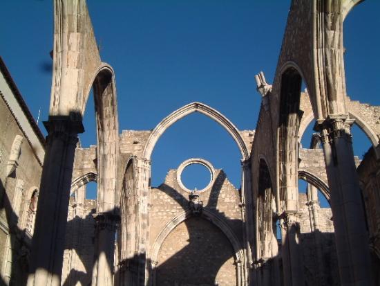 Ruinas del Convento del Carmo en Lisboa.